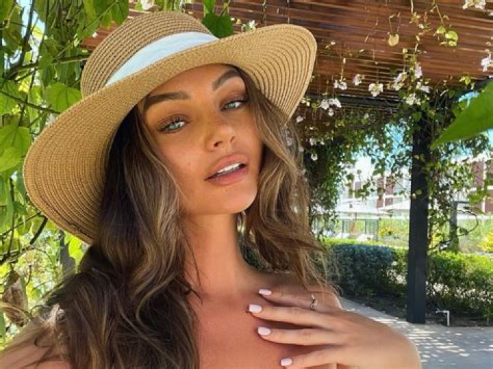 Kendall Rae Knight in Bathing Suit is "Stunning" — Celebwell