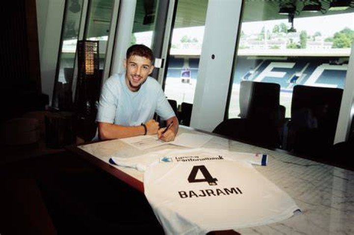 Luàna Bajrami Luàna Bajrami