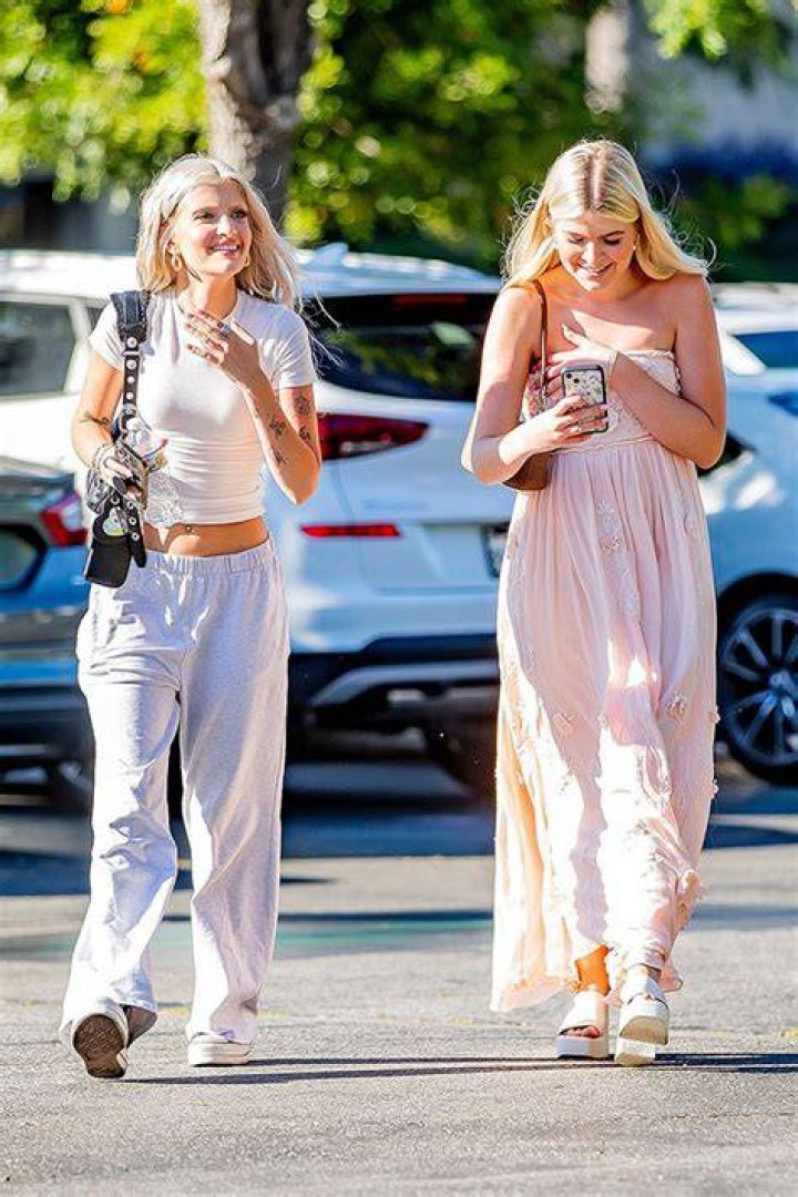 Charlie Sheen's 5 children: Sami Sheen, Cassandra Jade Estevez, Lola Rose Sheen and more 2 sami lola sheen backgrid embed 2